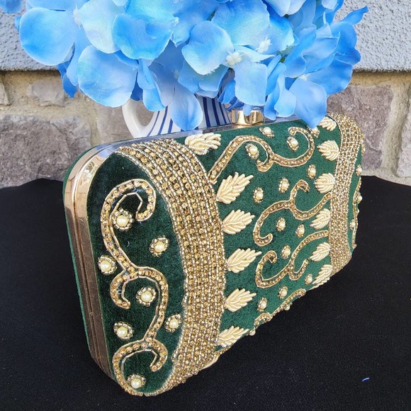 NWT Green velvet clutch with gold zardozi, beads and sequins embroidery. - Picture 3 of 10